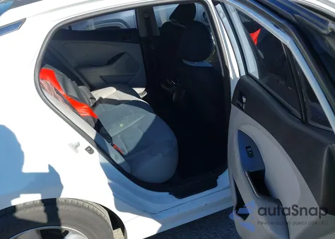 2015 Kia Optima Lx z USA, uszkodzony, nr VIN 5XXGM4A71FG439883